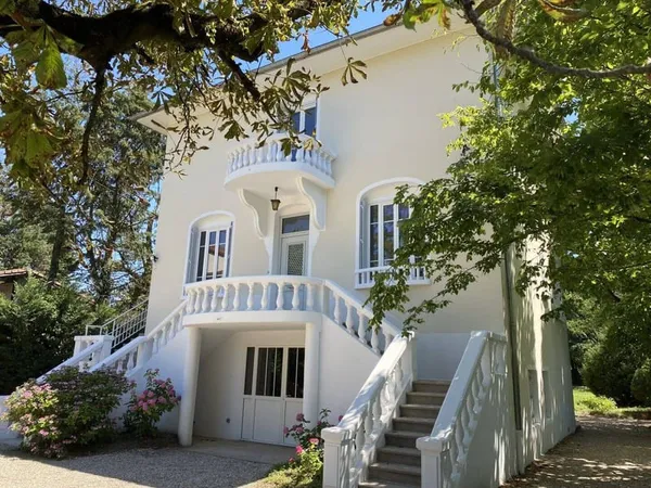 Maison 8 pièces 240 m²