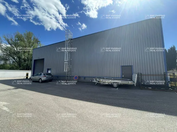 Local d'activité 875 m²