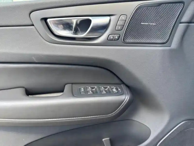 Volvo Xc60 t6 hybride rechargeable 253 + 145ch ultra style dark geartronic 8 awd — photo 13