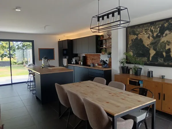 Maison contemporaine avec de beaux volumes