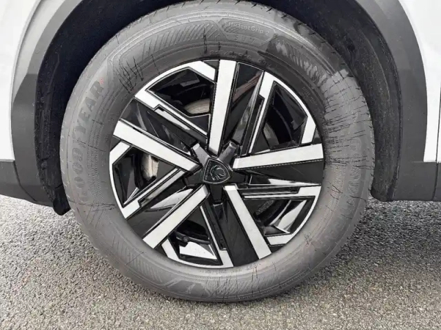 Peugeot 2008 hybrid 145 e-dcs6 — photo 13