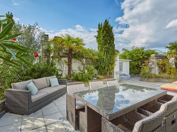 A vendre - Neuilly-sur-Seine - Appartement au dernier étage avec terrasse arborée