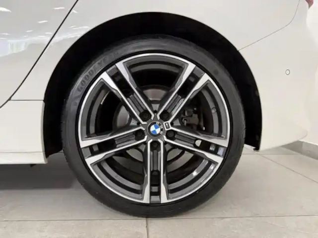 Bmw Serie 1 série 1 116ia 109ch m sport dkg7 — photo 9