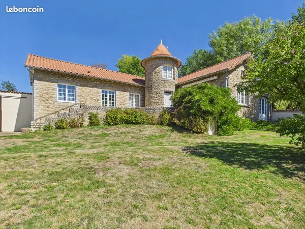Maison 15 pièces 318 m²