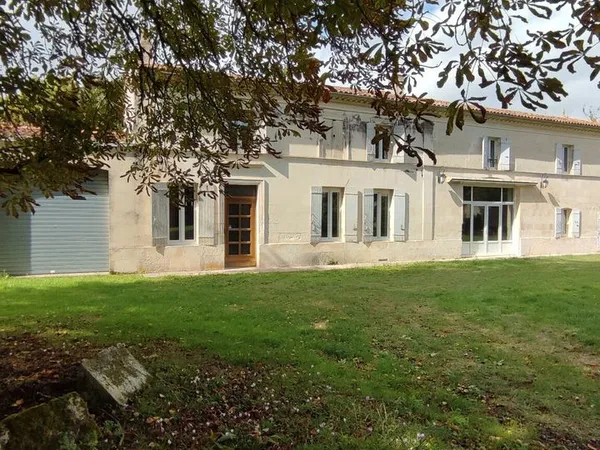 Maison 9 pièces 318 m²