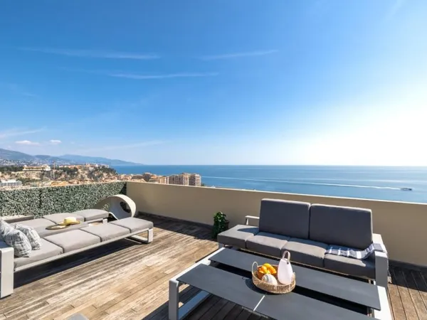 CAP D' AIL : Penthouse en duplex vue mer
