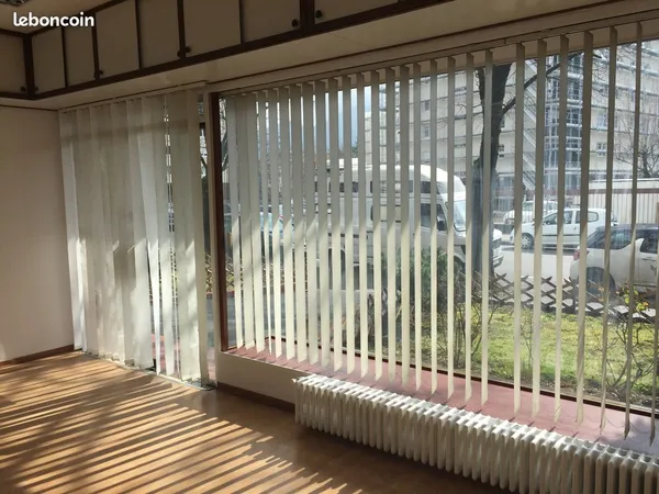 Bureau 41 m2 avec vitrine sur l avenue de Novel + Possibilite Local stockage