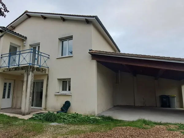 Maison F5 avec jardin et abri voiture