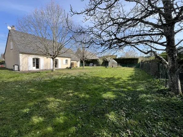 Maison 132 m2 4 chambres + garage avec grenier + jardin 840