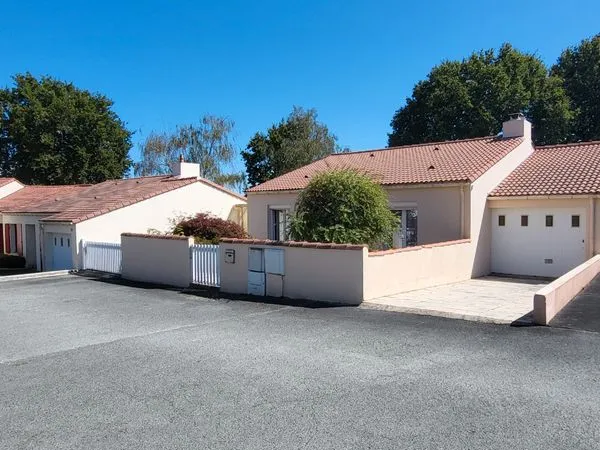 Maison plein pied de 96m2 de 3 chambres avec piscine