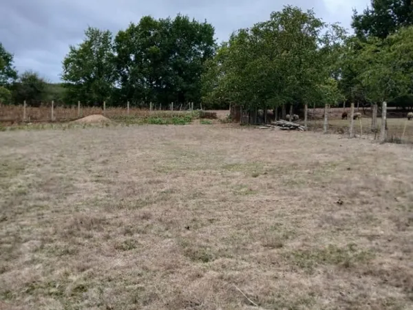 Terrain 1048 m²