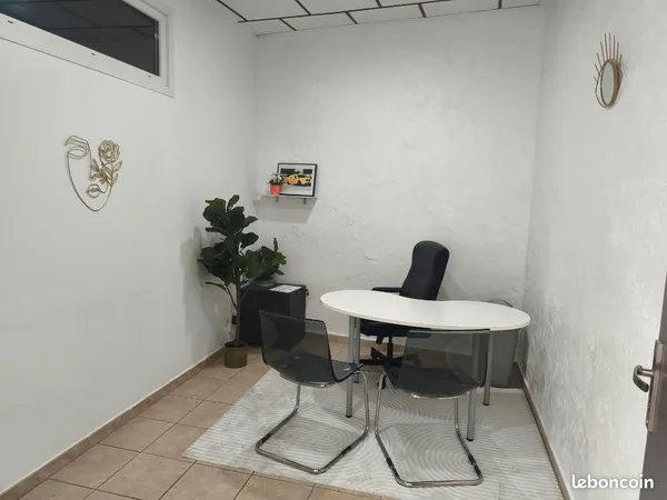 Bureau de 14 m² à louer - Centre médical et paramédical à Château-Gombert