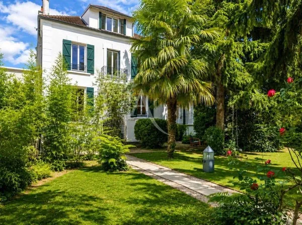 Maison 10 pièces 217 m²