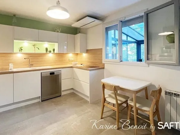 Maison familiale de 167 m² dans un environnement boisé, sur un terrain de 1 061 m²
