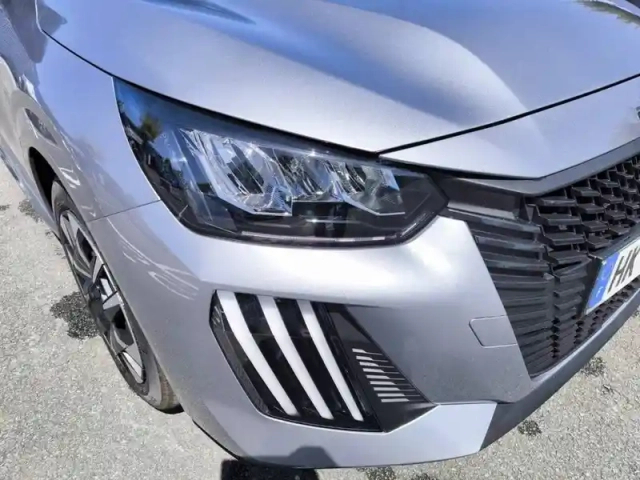 Peugeot 208 turbo 100 ch bvm6 — photo 16