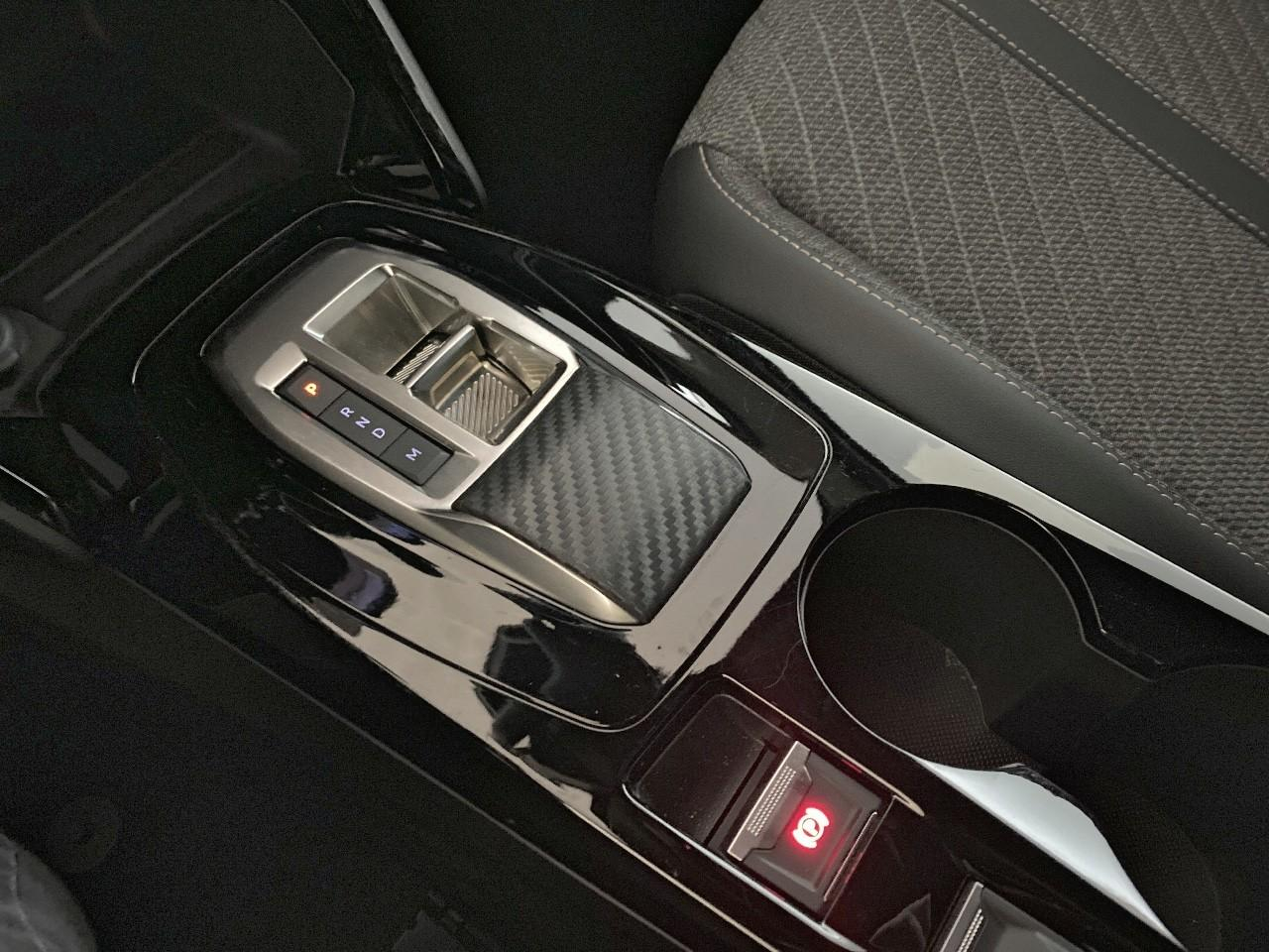 Peugeot 2008 hybrid 145 ch e-dcs6 allure — photo 18