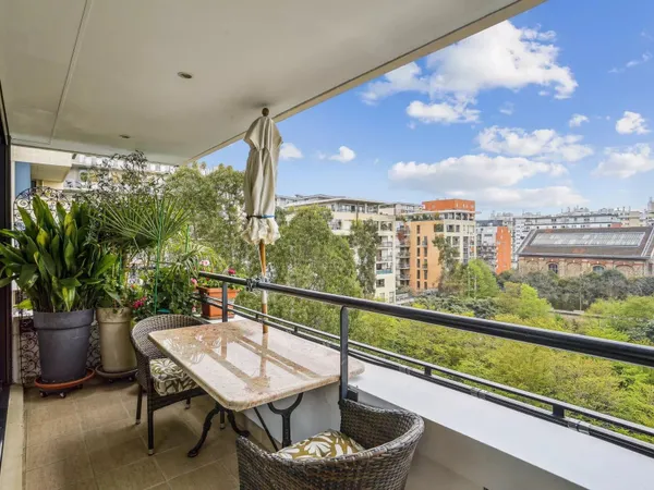 Paris XVIIe - Appartement familial avec terrasse. vue dégagée.