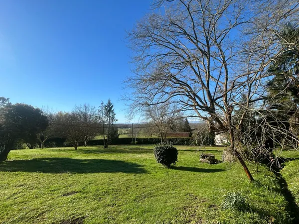 Terrain 904 m²