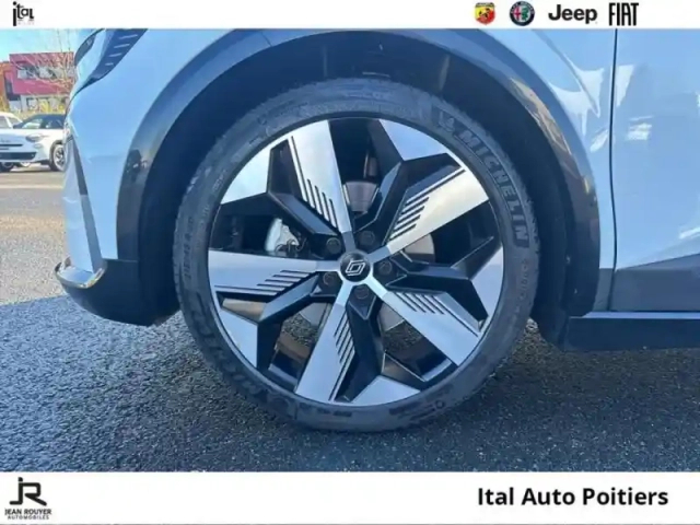 Renault Megane e-tech electric ev60 220ch techno super charge — photo 11