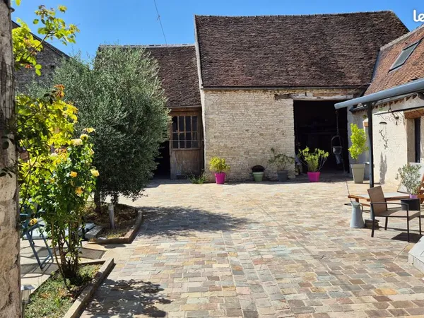 Maison avec fort potentiel - proche Yèvre le Chatel