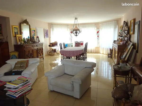 Maison 9 pièces 247 m²