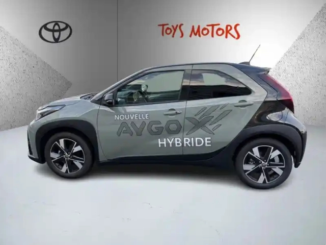 Toyota Aygo hybride 116h graphic crossover graphi — photo 2