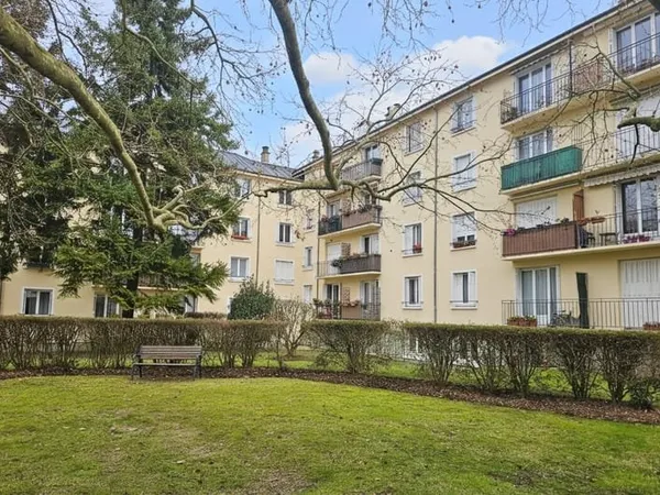 Montesson Centre : 4 Pièces avec Balcon 225 000 EUR