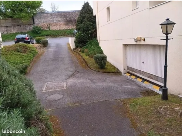 Vends parking sécurisé - 14m²