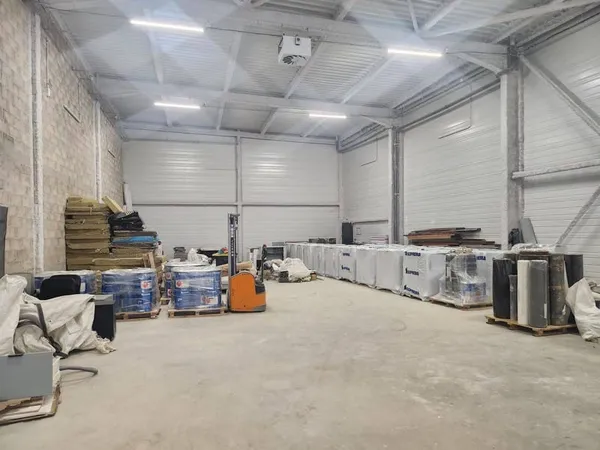 Entrepôt 386 m²