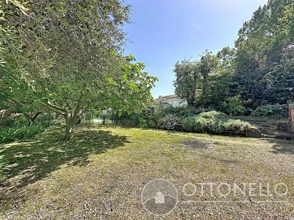 Terrain constructible Roquebrune Sur Argens 443 m2