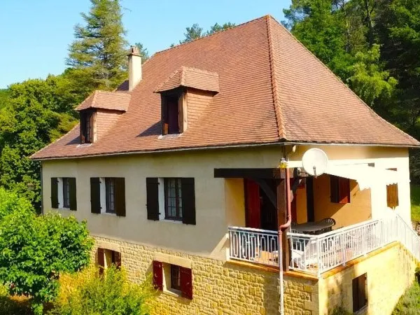 Maison Périgourdine sur les hauteurs au calme et avec vue au coeur d'un village classé.
