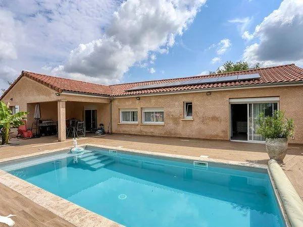 Maison de plain-pied 8 pièces 197 m²