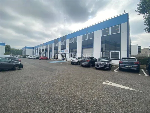 Local d'activité 1033 m²