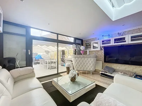 Bel ensemble immobilier - Maison - Appartement - Local commercial - Rendement locatif