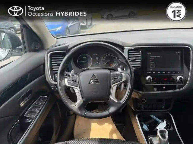 Mitsubishi Outlander phev twin motor business 4wd — photo 9