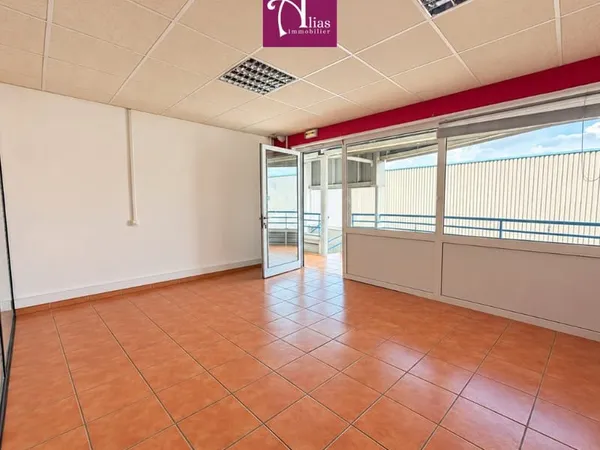 À LOUER Bureau professionnel d'environ 35 m2 Immeuble NE