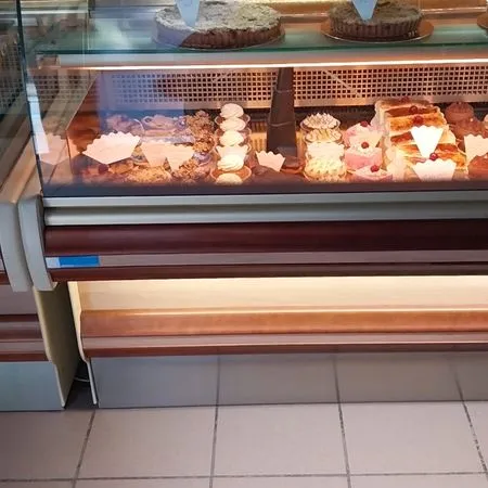 A vendre fonds de commerce boulangerie pâtisserie superficie 100 mètres carrés dans village rive dro