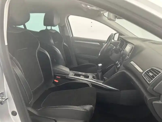Renault Megane mégane iv berline tce 140 energy — photo 23