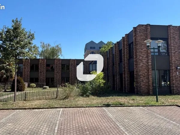 Bureau 650 m²