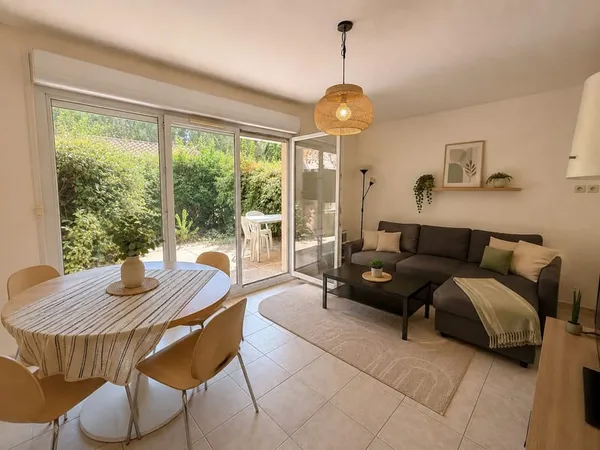 Appartement P3 en rez de jardin avec parking fermé