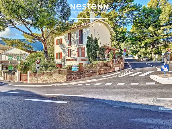 Villa de caractère à Cavalaire-sur-Mer 6 pièce(s) 119 m² proche des plages et des commerces