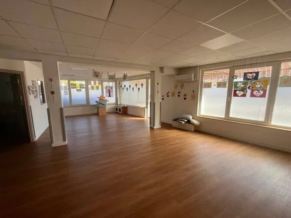 Local commercial 121 m²