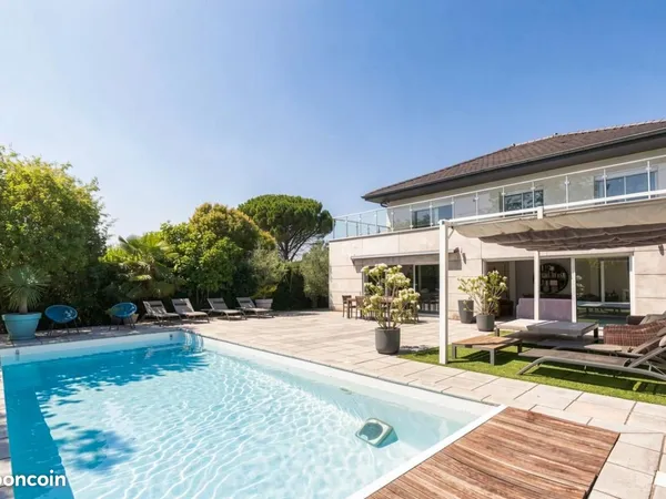 Maison 6 pièces 235 m²