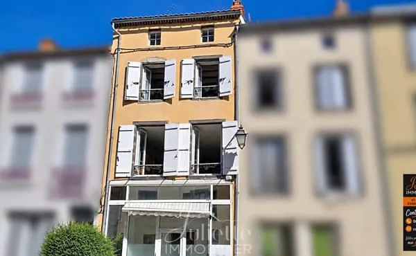 MAISON DE BOURG AVEC LOCAL COMMERCIALE