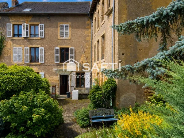Demeure de caractère - 243 m² - Jardin de 700 m² - Dépendance à réhabiliter
