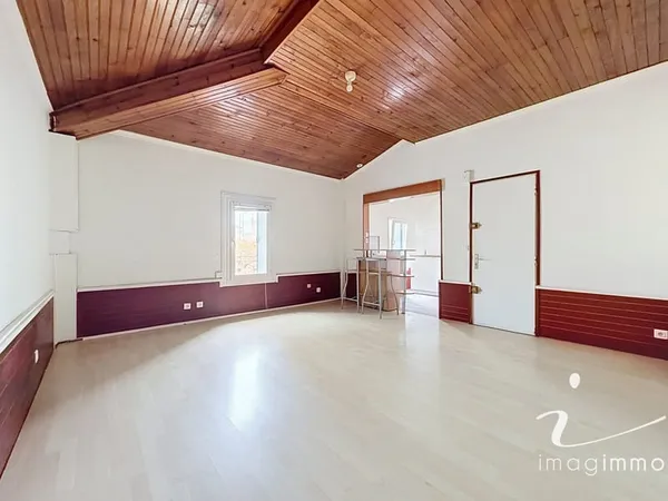 PEROLS CENTRE VILLE DANS PETITE COPROPRIETE STUDIO DERNIER E