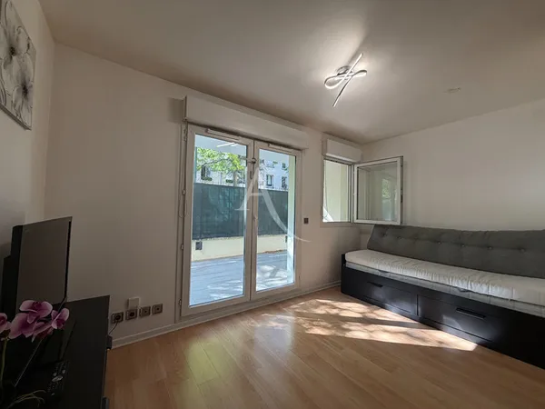 À louer, agréable T1 meublé de 27,43 m² situé à Chelles.