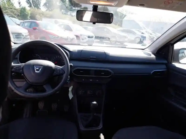 Dacia Sandero sce 65 — photo 10