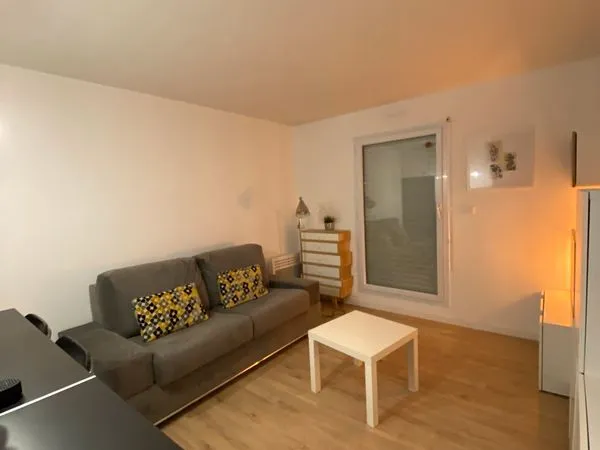 STUDIO MEUBLE avec terrasse et LL