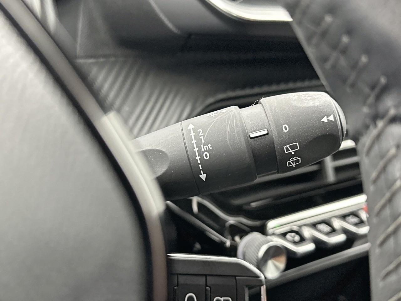 Peugeot 208 puretech 100 s&s bvm6 style — photo 18